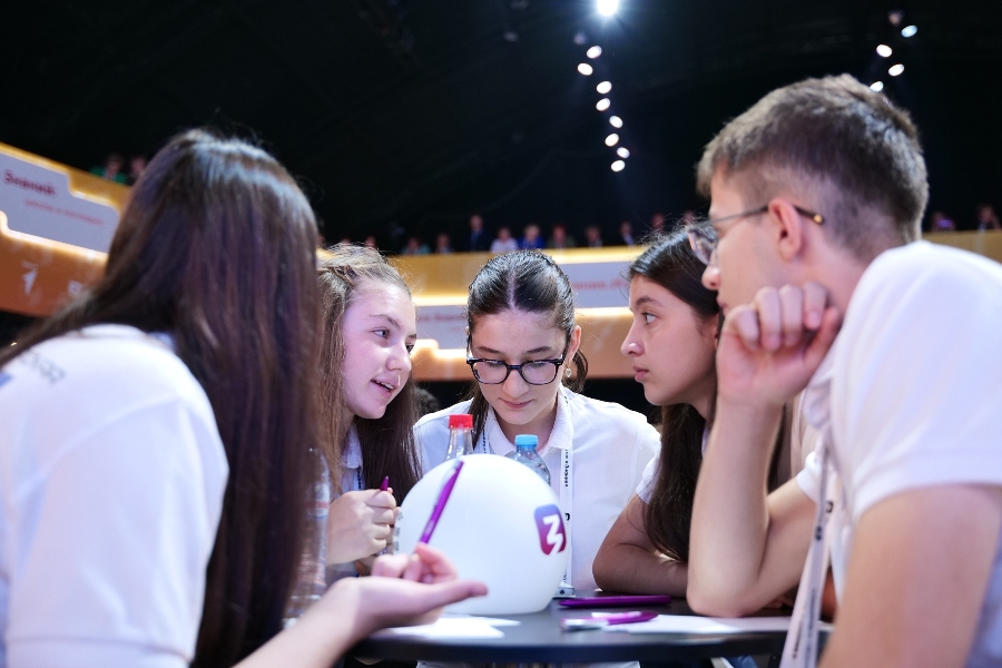 Игра «Что? Где? Когда?» от Российского общества «Знание»