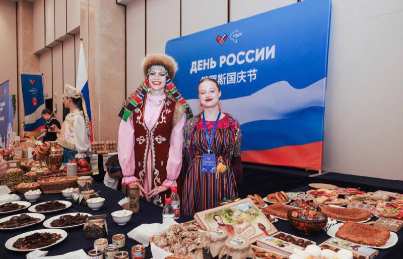 День России зажег огни дружбы на форуме «Волга-Янцзы»