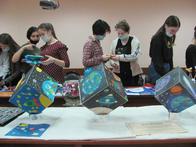 Выставка творческих работ студентов