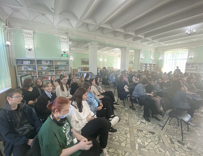  "Страшна война, не дай нам Бог войны, но как священна битва за Россию!" 