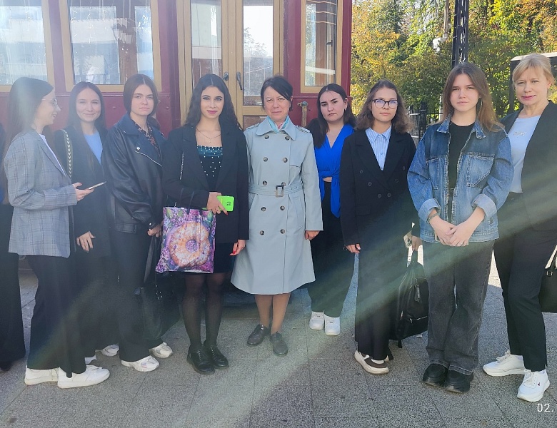 В ПОИСКАХ КУЛЬТУРНЫХ АРТЕФАКТОВ 