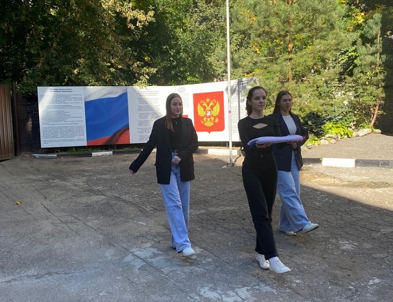 Суббота. Спуск Флага