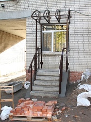 Перила покрашены