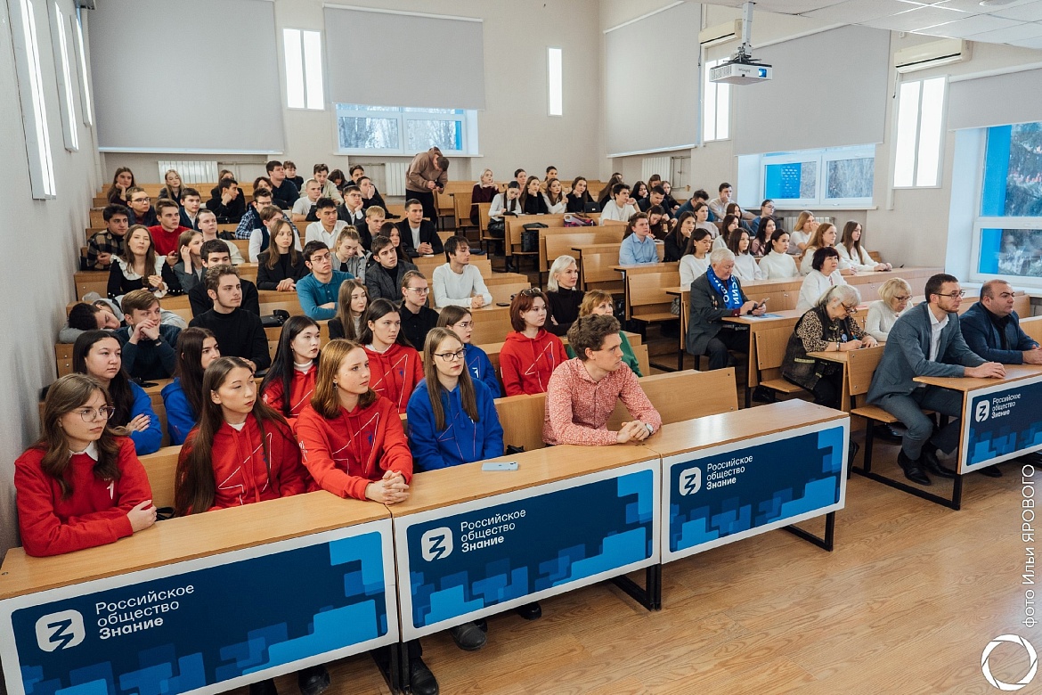 ДЕНЬ КОНСТИТУЦИИ С ДВИЖЕНИЕМ ПЕРВЫХ