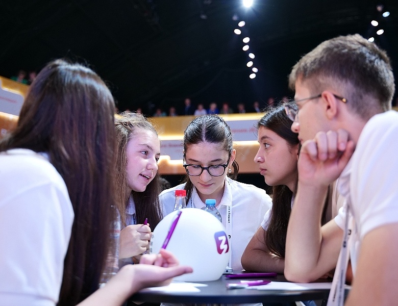 Игра «Что? Где? Когда?» от Российского общества «Знание»