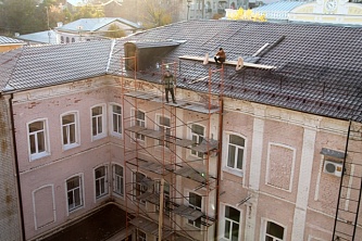 Подъём кровельного материала